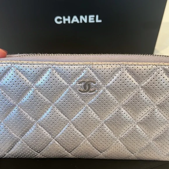 🔥RARE CHANEL IRIDESCENT SILVERY/PURPLE ZIP AROUND WALLET FULL INCLUSION 🔥 - Picture 13 of 16